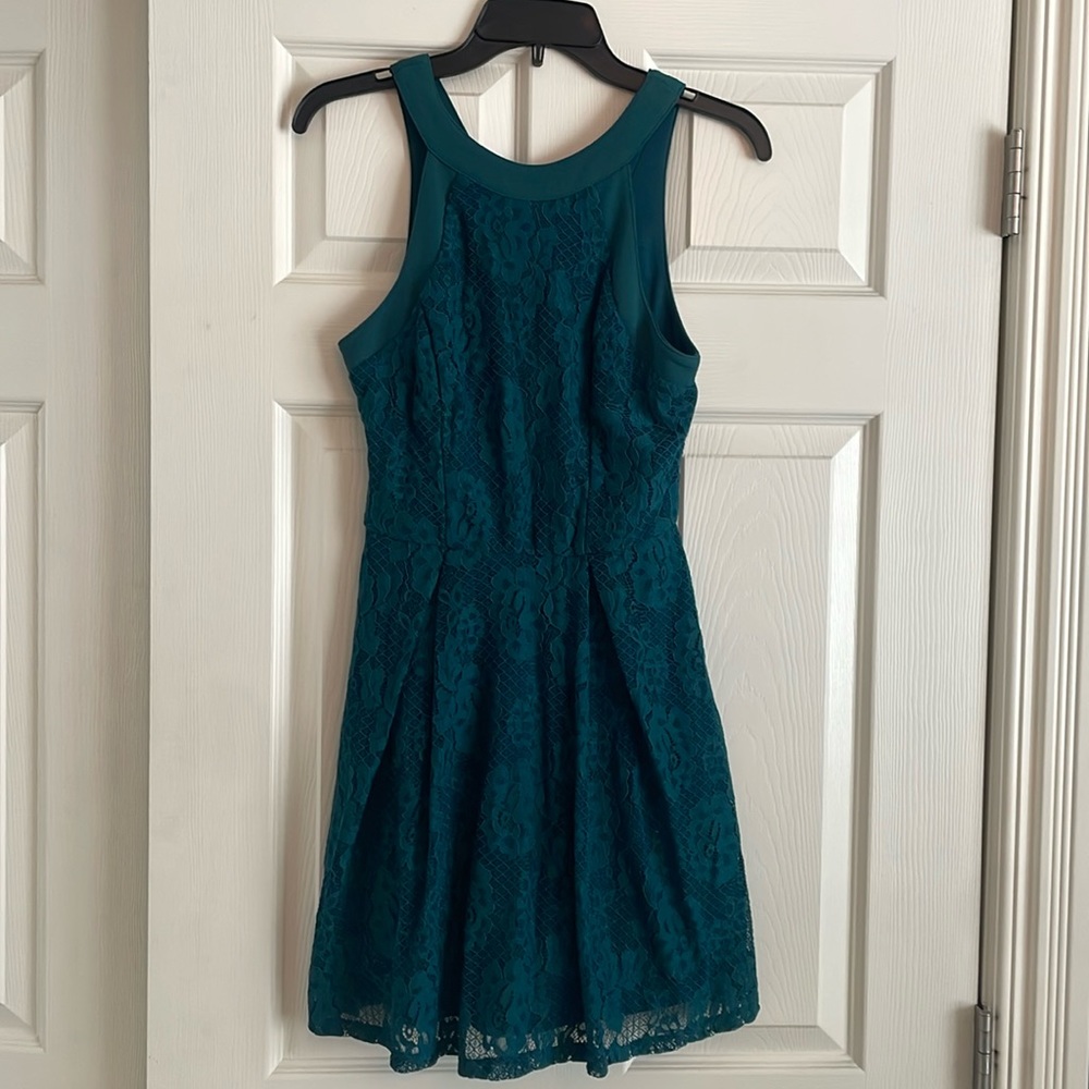 Women’s emerald green lace mini dress, size small